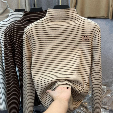 This autumn and winter collection features plush undergarments for both boys and girls, as well as semi-high-neck long-sleeved T-shirts and striped cartoon tops for children This autumn and winter collection features plush undergarments for both boys and girls, as well as semi-high-neck long-sleeved T-shirts and striped cartoon tops for children